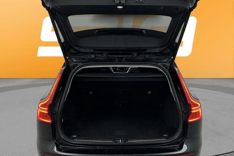 Käytetty Volvo V60 Momentum 190 HP (139 kW) 2020 Farmari