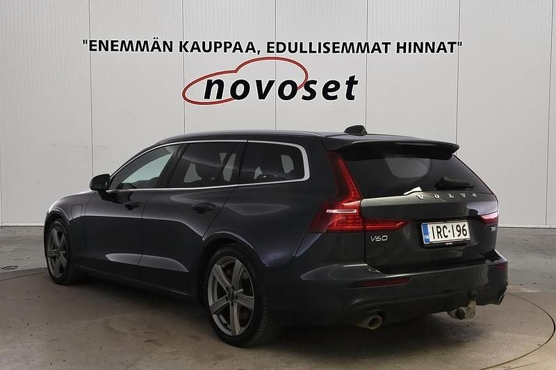 Käytetty Volvo V60 Momentum 340 HP (250 kW) 2020 Harmaa Farmari