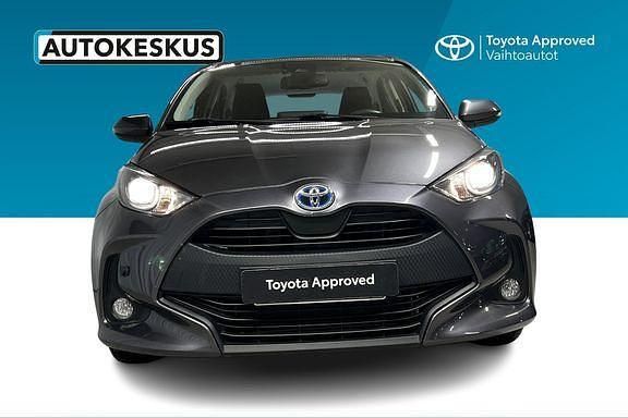 Käytetty Toyota Yaris Active 114 HP (83 kW) 2022 Harmaa Viistoperä