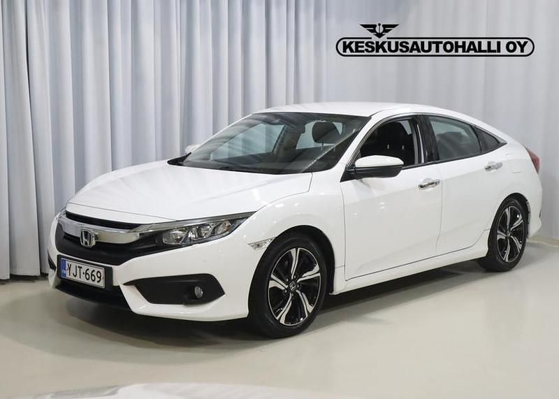 Valkoinen Käytetty 2018 Honda Civic Sport Sedan | 20 800 € (Perustarjous) - Kuva 1/4