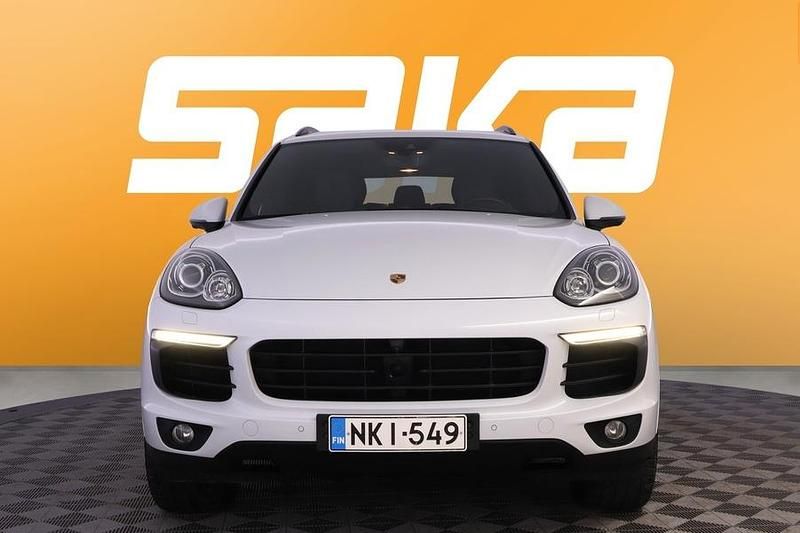 Käytetty Porsche Cayenne S E-Hybrid Platinum Edition 462 HP (339 kW) 2017 Katumaasturi