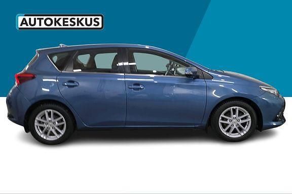 Käytetty Toyota Auris Multidrive S 114 HP (83 kW) 2017 Sininen Viistoperä