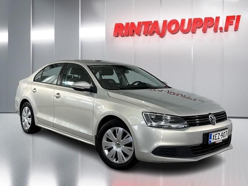 Käytetty VW Jetta Comfortline 105 HP (77 kW) 2011 Hopea Sedan