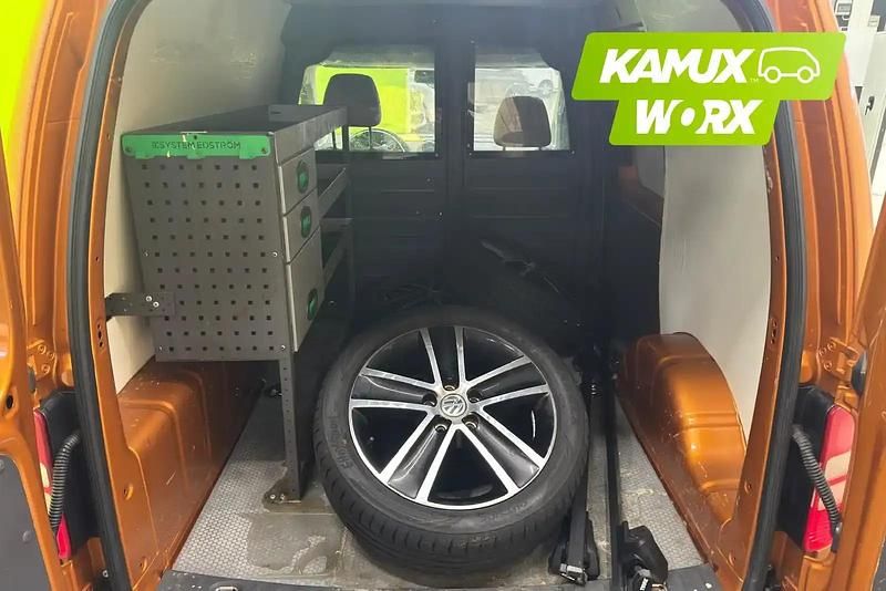 Käytetty VW Caddy Edition 102 HP (75 kW) 2014 Oranssi Tila-auto