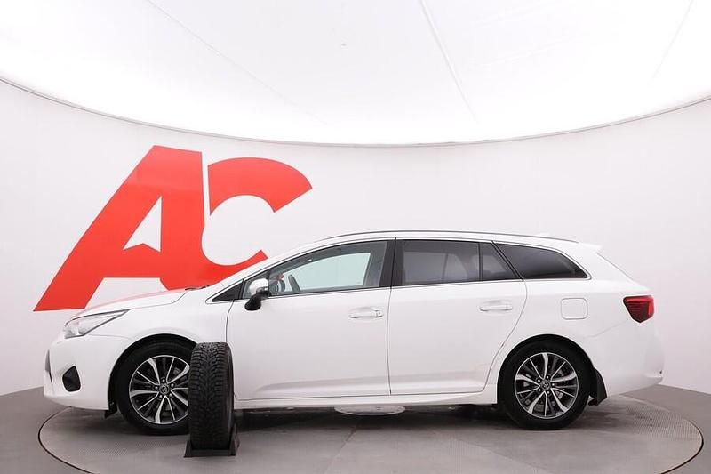 Käytetty Toyota Avensis Active 143 HP (105 kW) 2016 Valkoinen Farmari