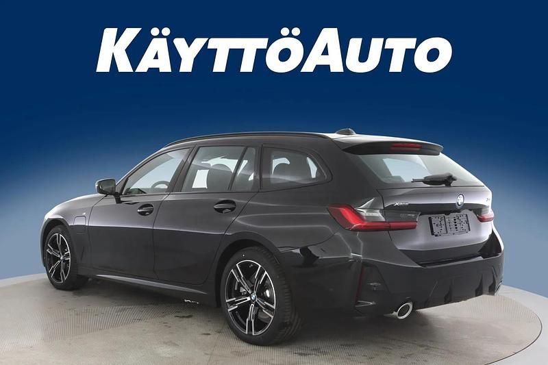 Uusi BMW 330e M Sport 292 HP (214 kW) 2025 Saphir schwarz Farmari
