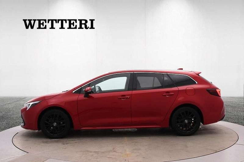 Käytetty Toyota Corolla Edition 140 HP (102 kW) 2024 Punainen Farmari