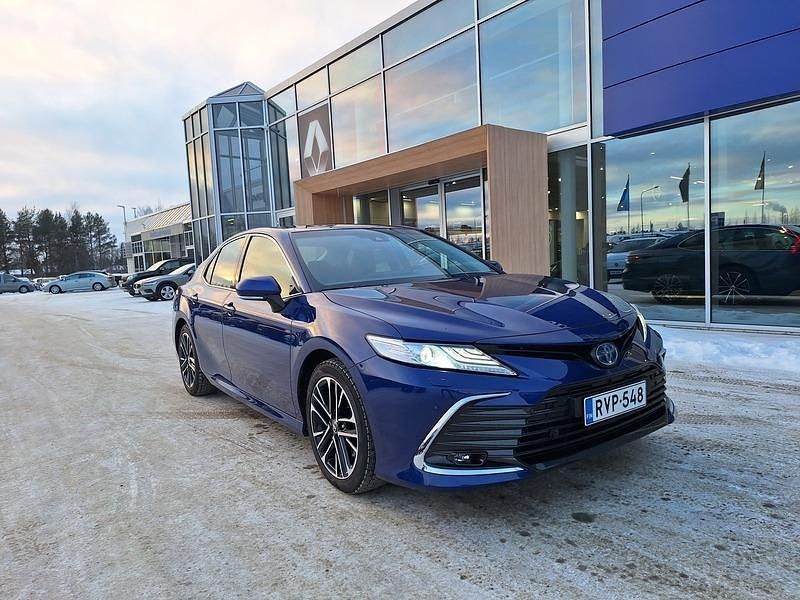 Käytetty Toyota Camry Style 218 HP (160 kW) 2023 Met. sininen Sedan