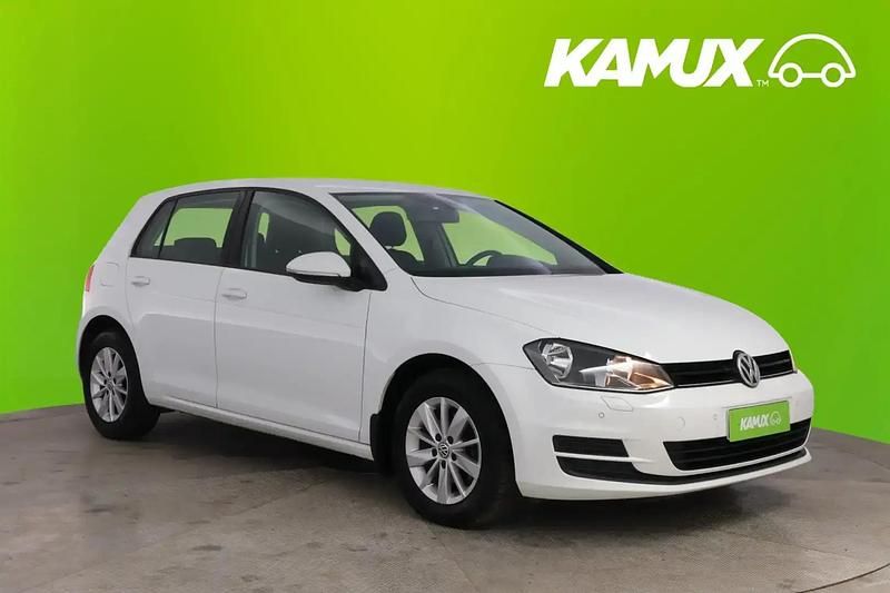 Valkoinen Käytetty 2015 VW Golf VII Comfortline Sedan | 12 490 € (Perustarjous) - Kuva 1/4