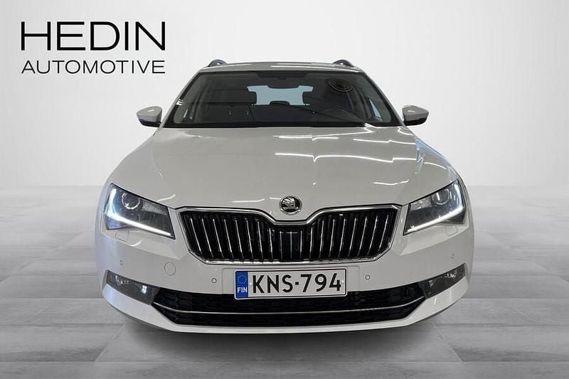 Käytetty Skoda Superb Ambition 190 HP (139 kW) 2016 Valkoinen Farmari