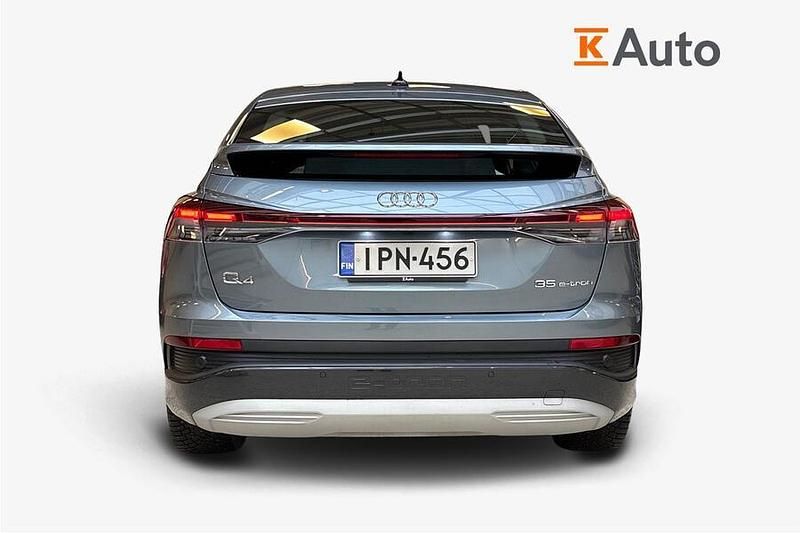 Käytetty Audi Q4 Sportback e-tron Advanced Plus 125 kW (170 HP) 2022 Sininen Katumaasturi