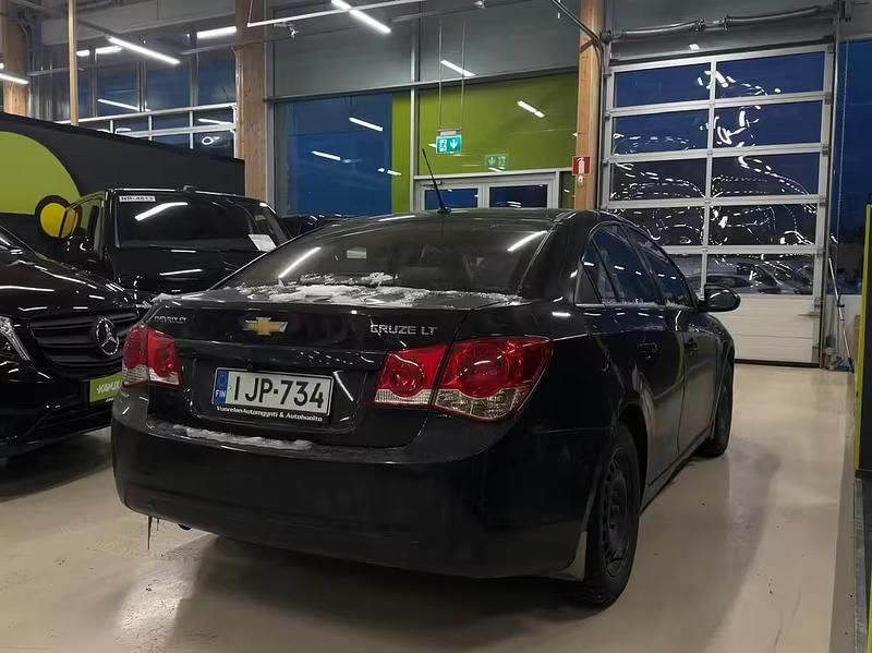 Käytetty Chevrolet Cruze LT 150 HP (110 kW) 2010 Musta Sedan
