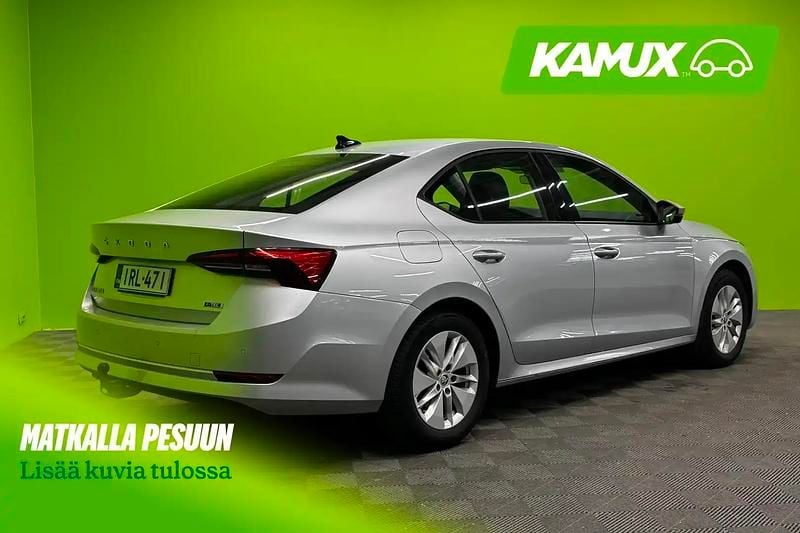 Käytetty Skoda Octavia Ambition 110 HP (80 kW) 2024 Hopea / harmaa Sedan