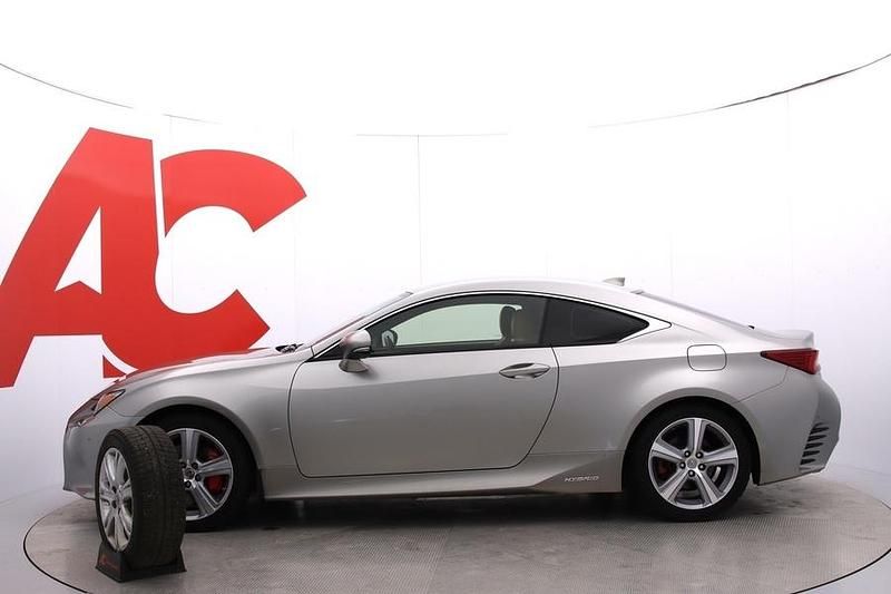 Käytetty Lexus RC300h Executive Line 181 HP (133 kW) 2016 Hopea Coupe - kaksiovinen