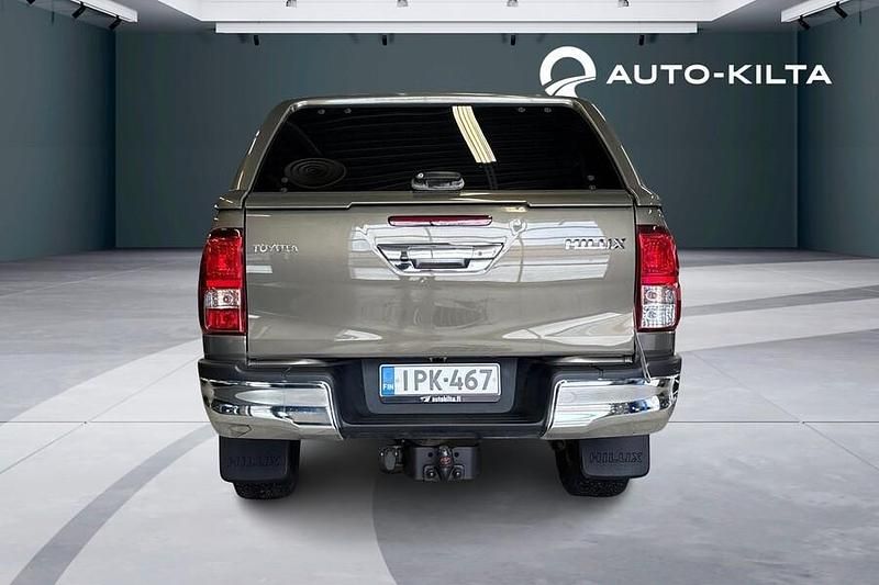 Käytetty Toyota HiLux Active 204 HP (150 kW) 2022 Ruskea (beige) Nouto