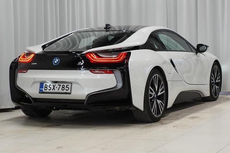 Käytetty BMW i8 Exclusive 231 HP (169 kW) 2015 Coupe - kaksiovinen