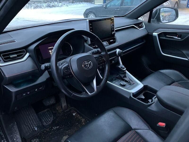 Käytetty Toyota RAV4 185 HP (136 kW) 2021 Katumaasturi