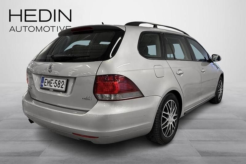 Käytetty VW Golf VII Trendline 105 HP (77 kW) 2012 Hopea Farmari