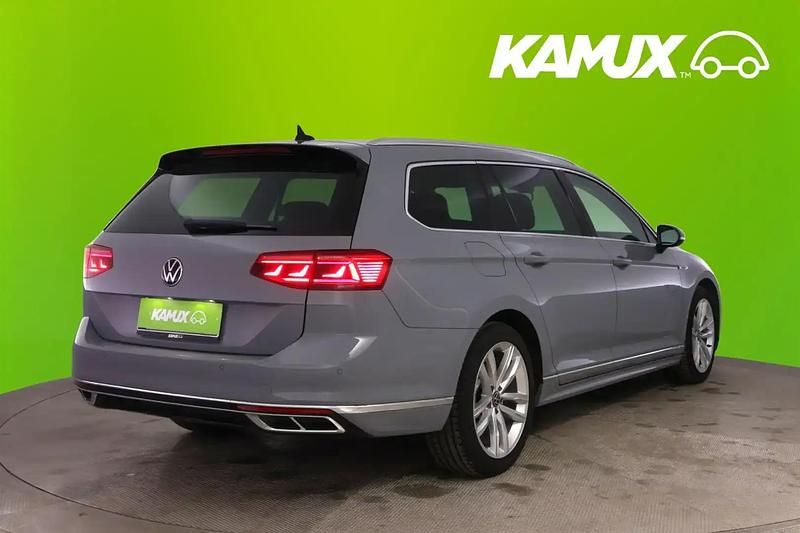 Käytetty VW Passat R-line 150 HP (110 kW) 2023 Hopea / harmaa Farmari