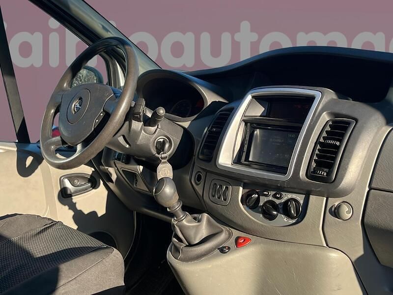 Käytetty Opel Vivaro 114 HP (83 kW) 2012 Tila-auto