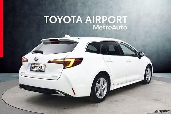 Käytetty Toyota Corolla Edition 140 HP (102 kW) 2023 Valkoinen Farmari