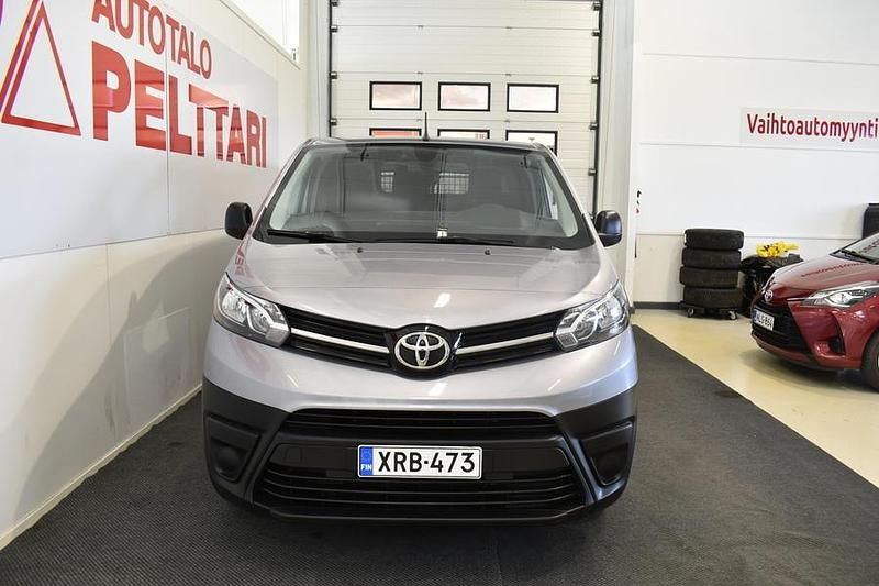 Käytetty Toyota Proace 144 HP (105 kW) 2022 Kca silver Tila-auto