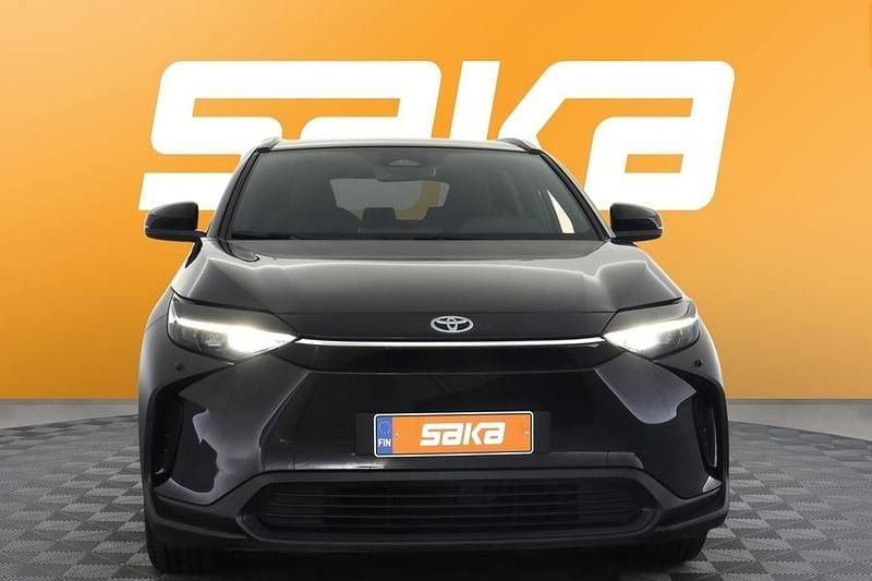 Käytetty Toyota bZ4X Active 150 kW (204 HP) 2023 Katumaasturi