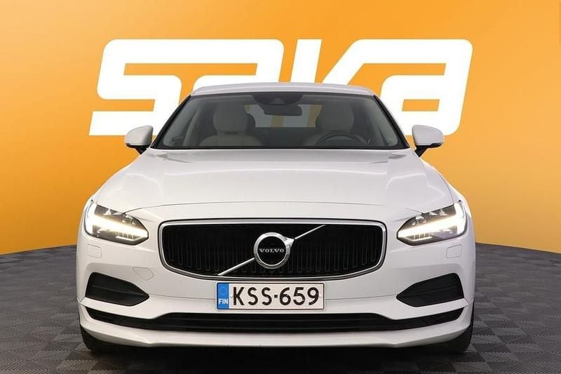 Käytetty Volvo S90 Momentum 150 HP (110 kW) 2017 Sedan