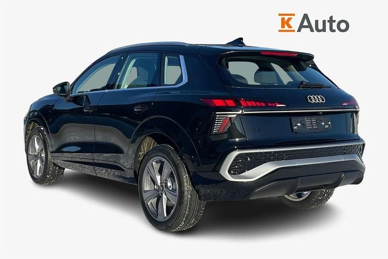 Uusi Audi Q3 S-Line 268 HP (197 kW) 2026 Musta Katumaasturi