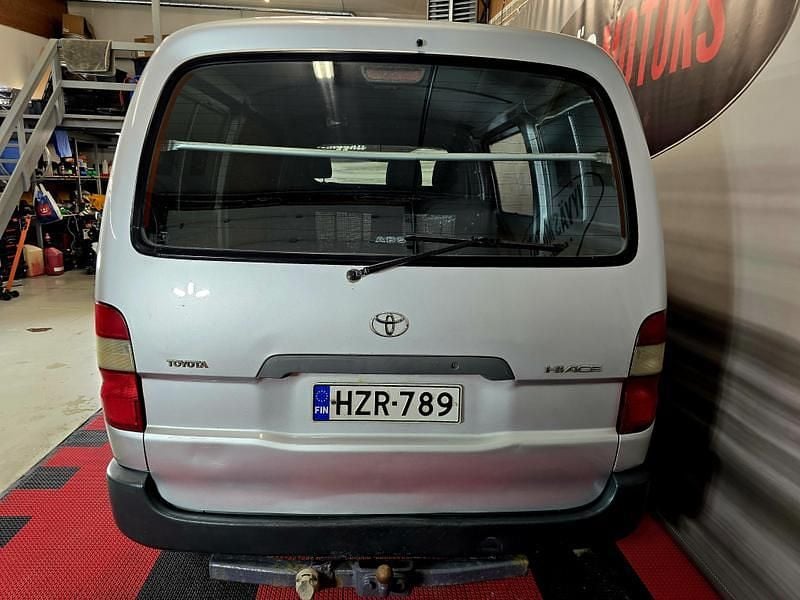Käytetty Toyota HiAce 102 HP (75 kW) 2003 Tila-auto