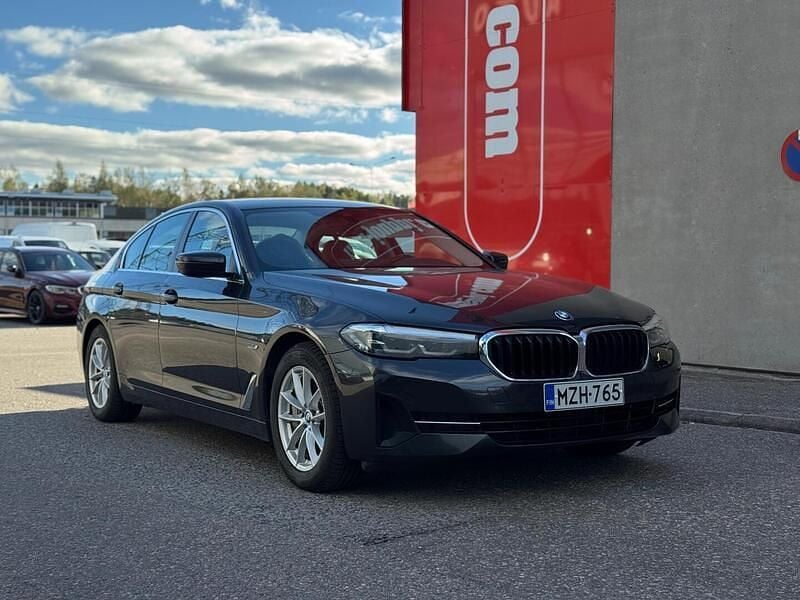 Käytetty 2021 BMW 545e Sedan | 36 490 € - Kuva 1/3