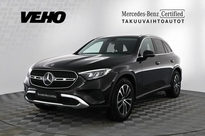 Käytetty Mercedes GLC220 Advanced Plus 197 HP (144 kW) 2023 Musta Katumaasturi