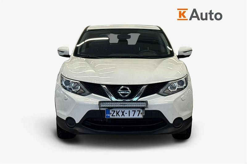 Käytetty Nissan Qashqai Visia 110 HP (80 kW) 2016 Valkoinen Katumaasturi
