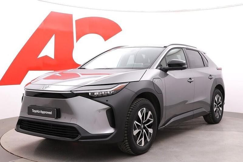 Käytetty Toyota bZ4X Edition 160 kW (218 HP) 2025 Harmaa Katumaasturi