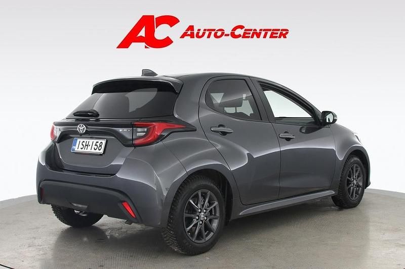 Käytetty Toyota Yaris Hybrid Plus 116 HP (85 kW) 2025 Harmaa Viistoperä