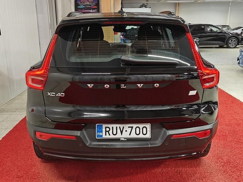 Käytetty Volvo XC40 Core 169 kW (231 HP) 2023 Katumaasturi
