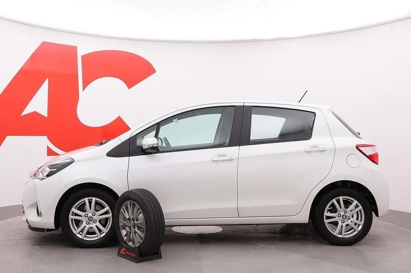 Käytetty Toyota Yaris Multidrive S 112 HP (82 kW) 2017 Valkoinen Viistoperä