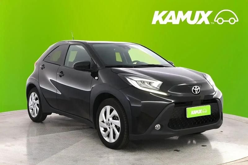 Musta Käytetty 2023 Toyota Aygo X Multidrive S Katumaasturi | 15 740 € (Perustarjous) - Kuva 1/4