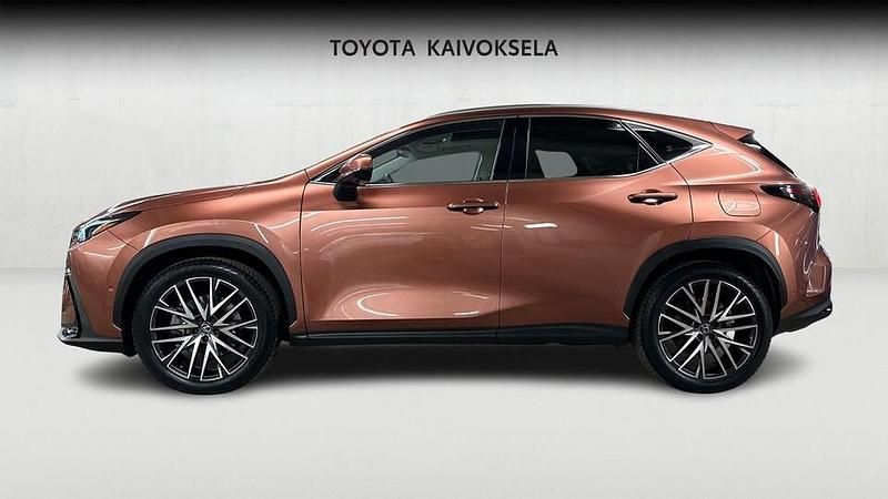 Käytetty Lexus NX450h+ Luxury Line 306 HP (225 kW) 2025 Ruskea Katumaasturi