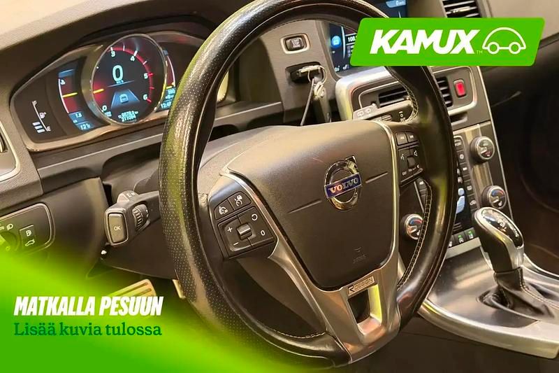 Käytetty Volvo V60 R-Design 181 HP (133 kW) 2014 Musta Farmari