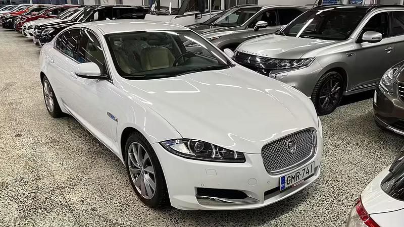 Käytetty Jaguar XF 241 HP (177 kW) 2013 Valkoinen Sedan