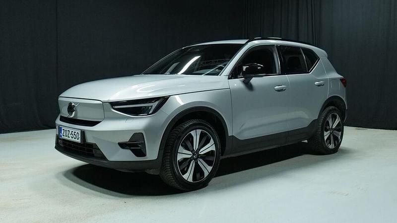 Harmaa Käytetty 2023 Volvo XC40 Plus Katumaasturi | 35 300 € (Perustarjous) - Kuva 1/3