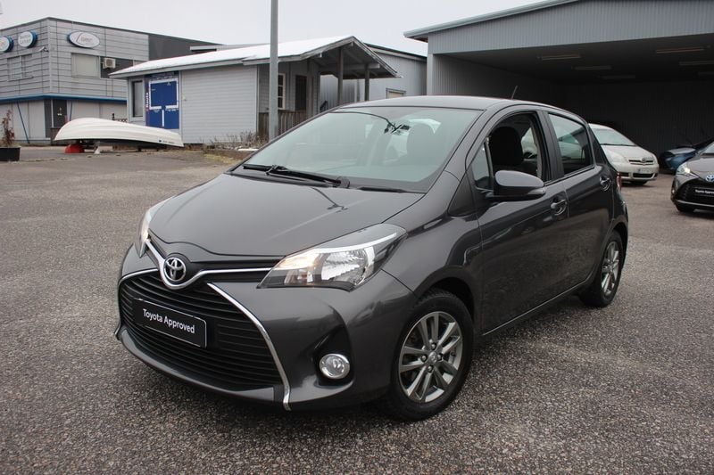 Harmaa Käytetty 2016 Toyota Yaris Active Viistoperä | 12 600 € (Perustarjous) - Kuva 1/4