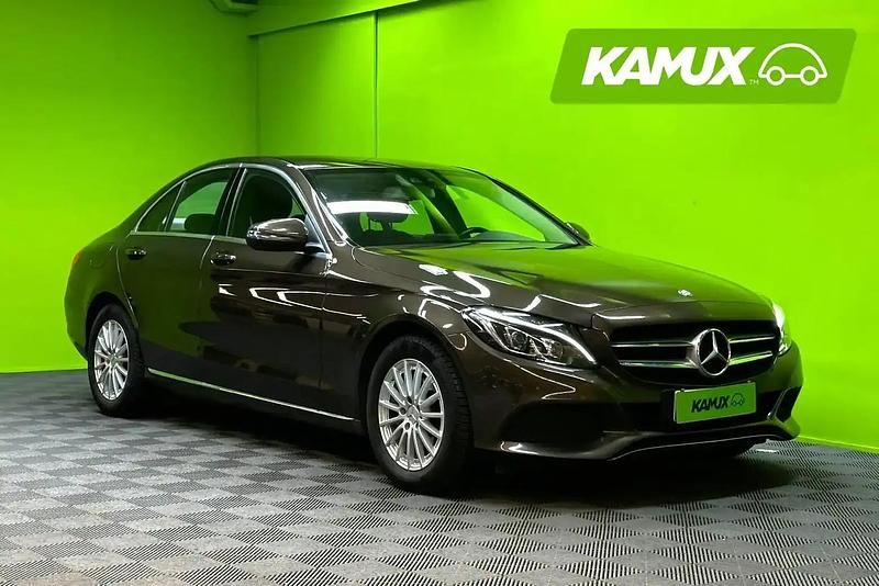 Citrinbrown metallic paint Käytetty 2016 Mercedes A180 Avantgarde Sedan | 22 390 € (Perustarjous) - Kuva 1/4