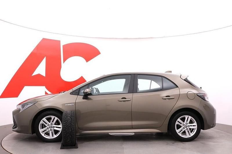 Käytetty Toyota Corolla Active 122 HP (89 kW) 2021 Ruskea (beige) Viistoperä