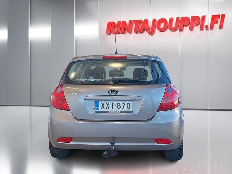 Käytetty Kia Ceed LX 121 HP (88 kW) 2007 Ruskea Viistoperä