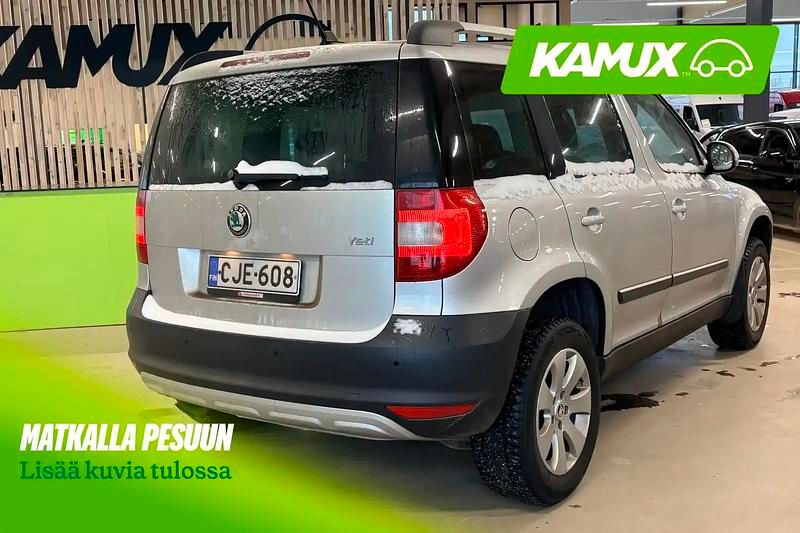 Käytetty Skoda Yeti Adventure 105 HP (77 kW) 2013 Hopea / harmaa Katumaasturi