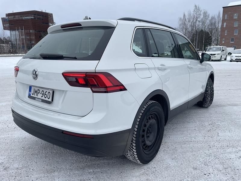 Käytetty VW Tiguan Comfortline 180 HP (132 kW) 2017 Valkoinen Katumaasturi