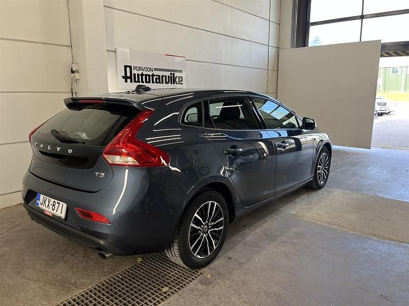 Käytetty Volvo V40 Business Edition 152 HP (111 kW) 2018 Sininen Farmari