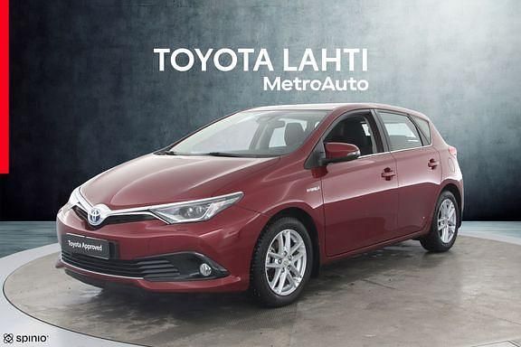 Käytetty Toyota Auris Active 98 HP (72 kW) 2018 Punainen Viistoperä